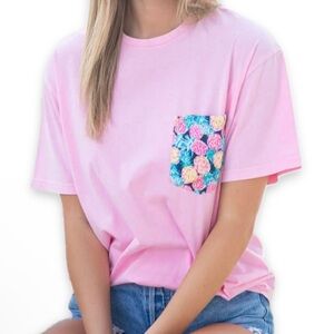 Pink T-Shirt with a pineapple pocket short sleeves Simply Southern Large NWT
